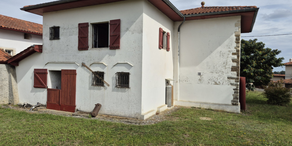 maison à BARDOS (64520)