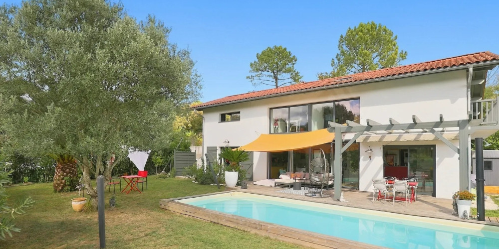 maison à BASSUSSARRY (64200)