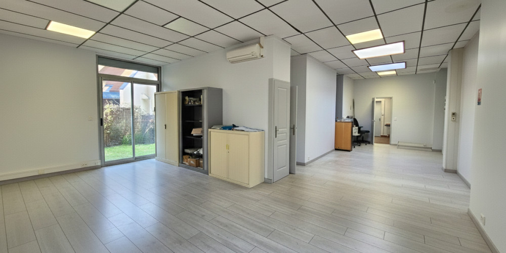 local industriel à PAU (64000)