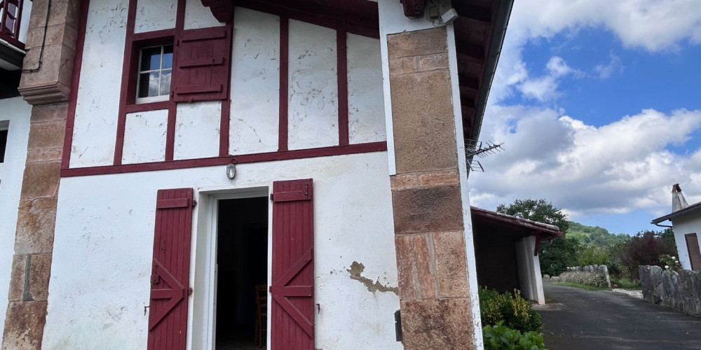 maison à SARE (64310)