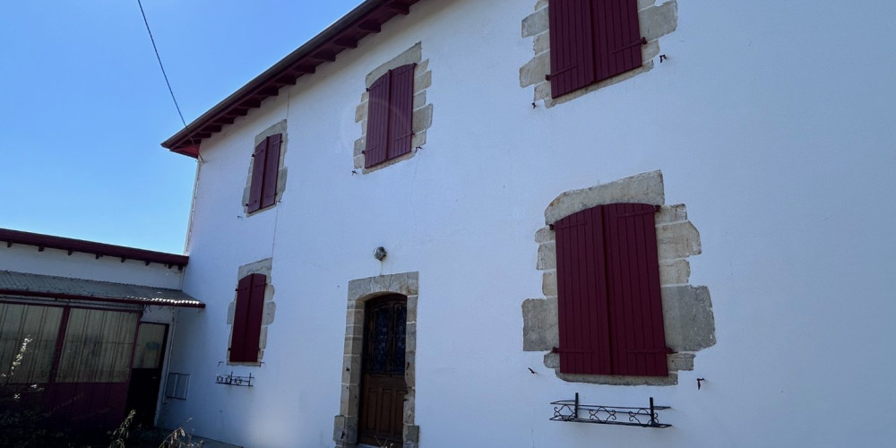 appartement à BARDOS (64520)