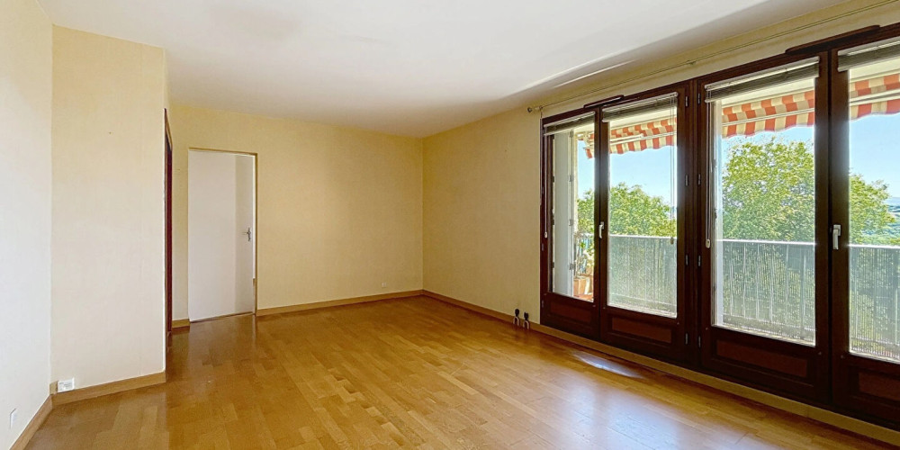 appartement à ST PIERRE D IRUBE (64990)