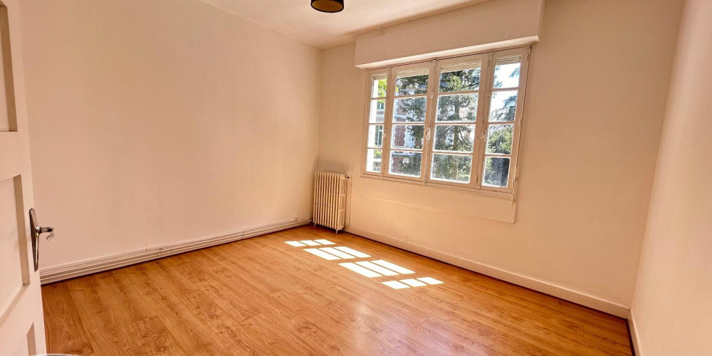 appartement à PAU (64000)