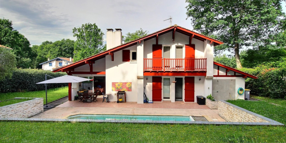 maison à BASSUSSARRY (64200)