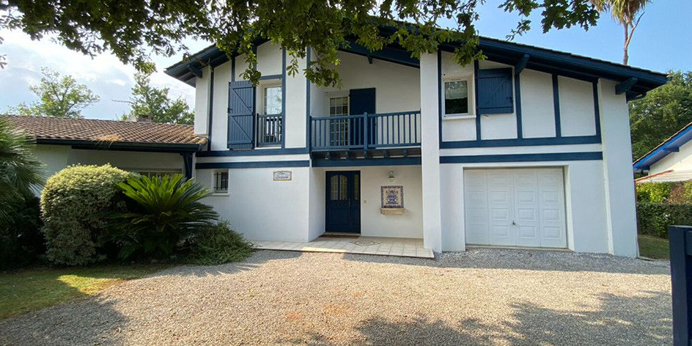 maison à BASSUSSARRY (64200)