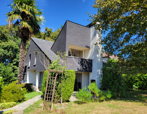 maison  LESCAR