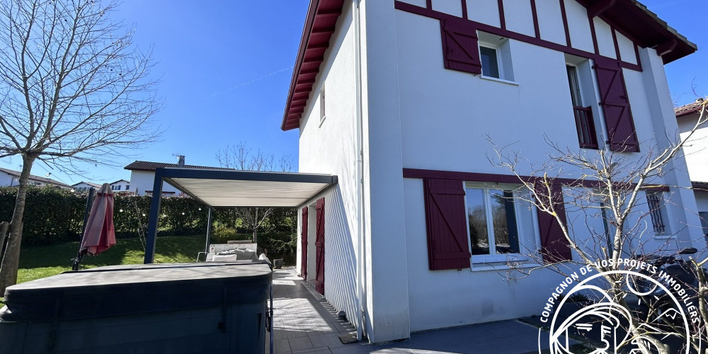 maison à BASSUSSARRY (64200)