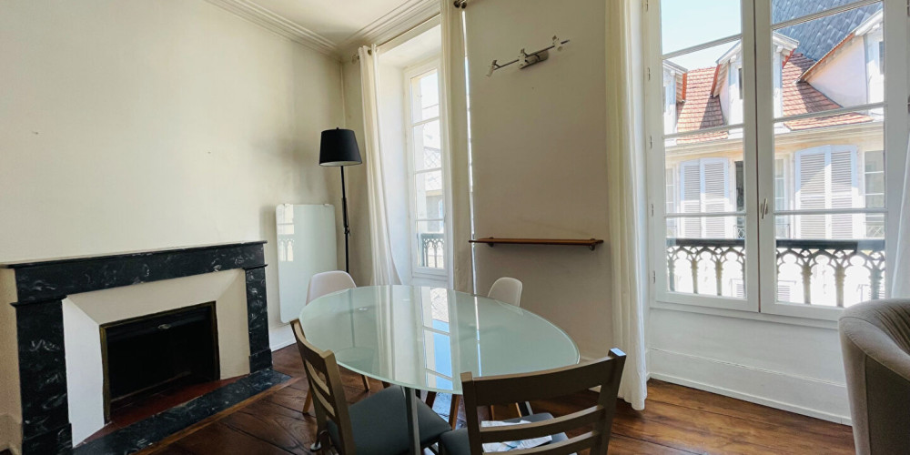 appartement à PAU (64000)