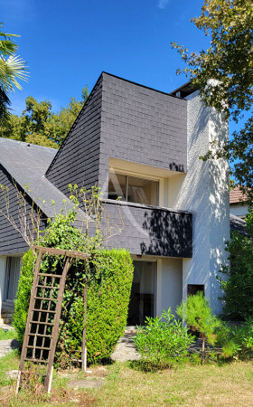 Maison  LESCAR