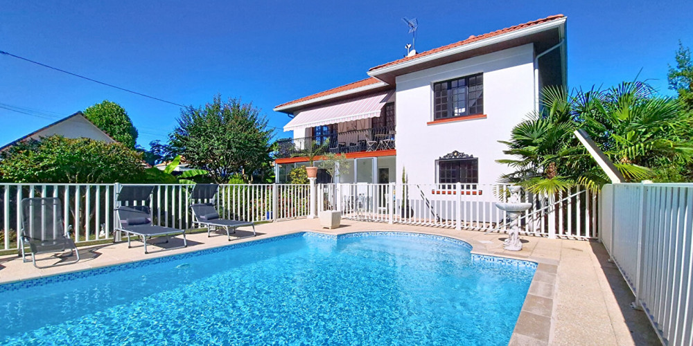 maison à LONS (64140)