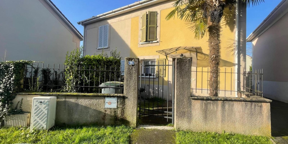 maison à PAU (64000)