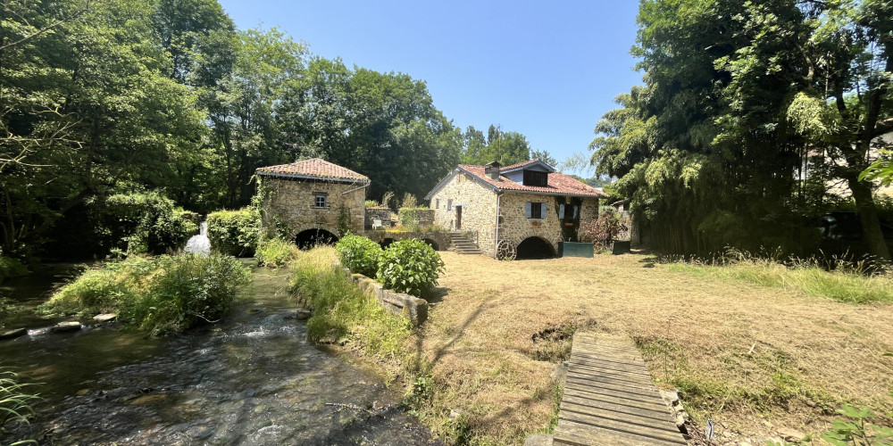 maison à IHOLDY (64640)