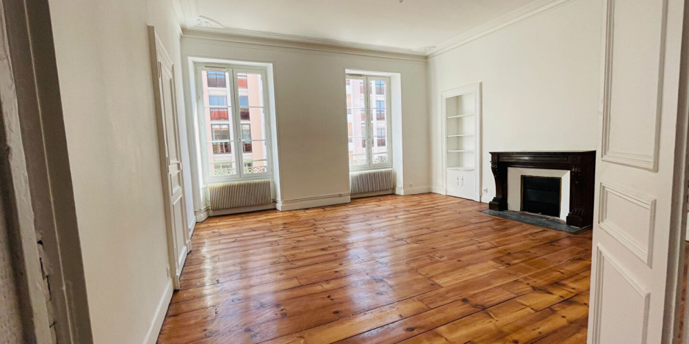 appartement à PAU (64000)