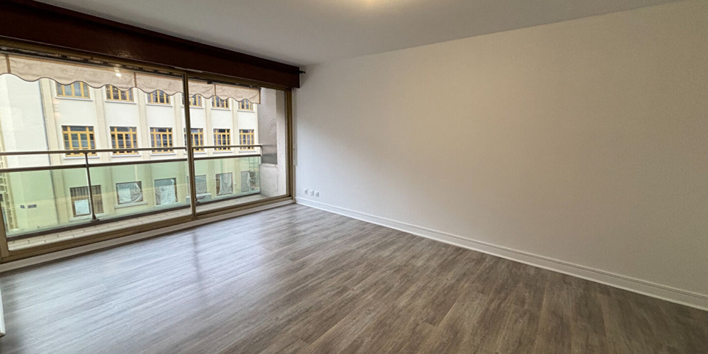 appartement à PAU (64000)
