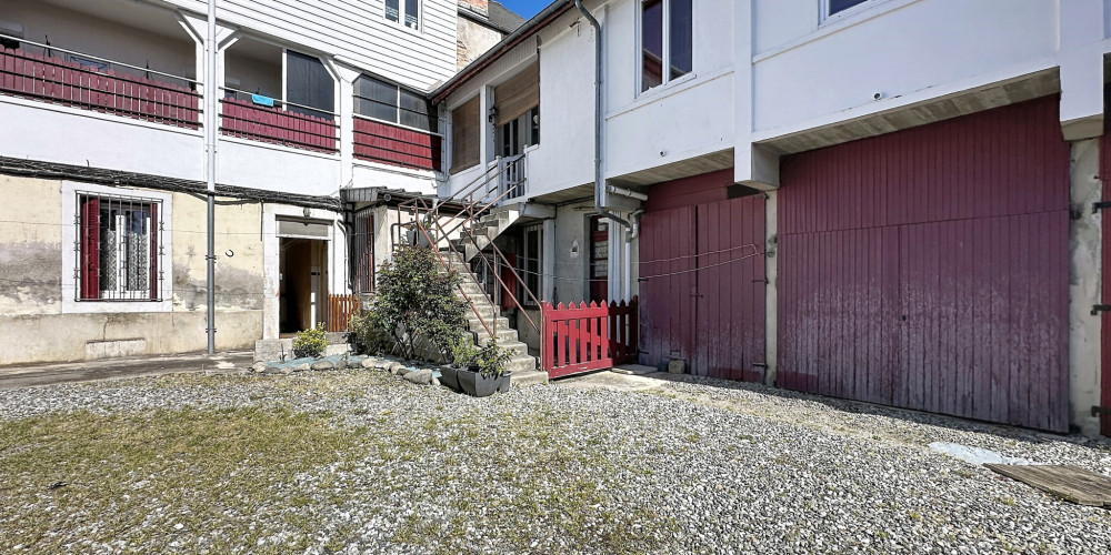 appartement à NAY (64800)