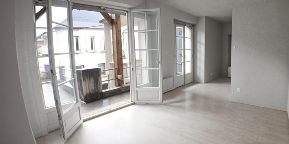 appartement à NAY (64800)