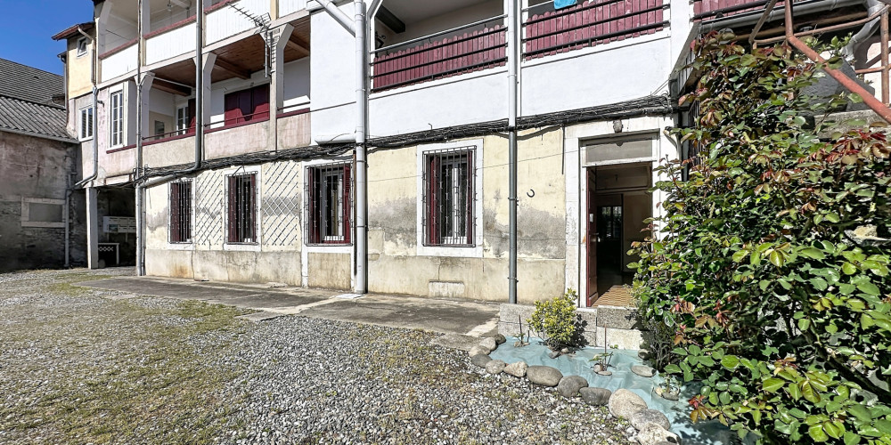 appartement à NAY (64800)