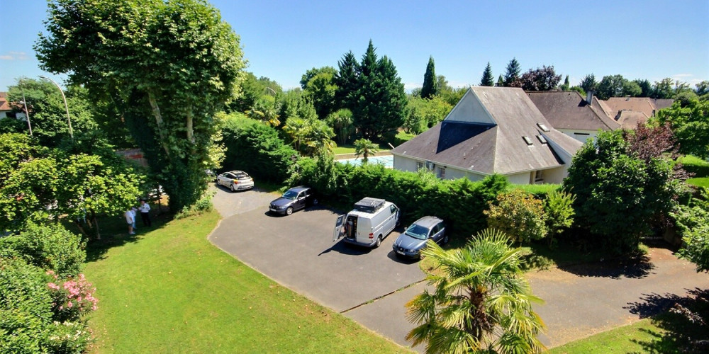 immeuble à LONS (64140)