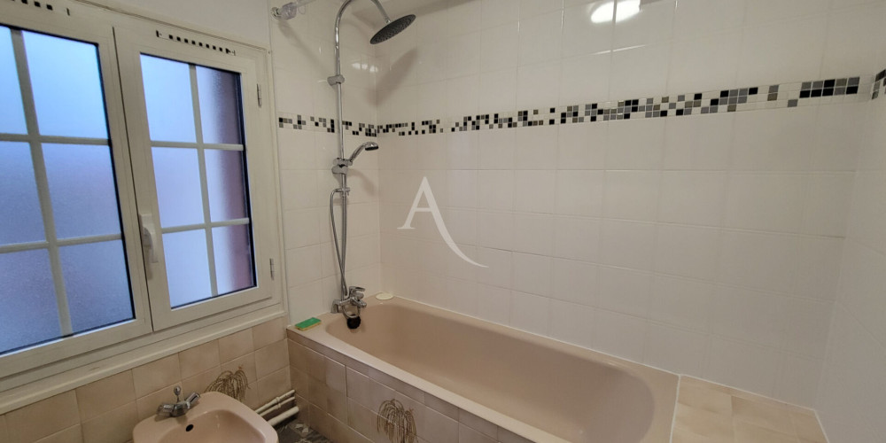 maison à PAU (64000)