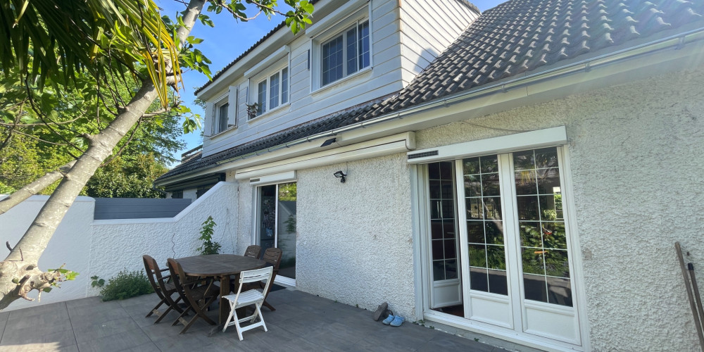 maison à PAU (64000)