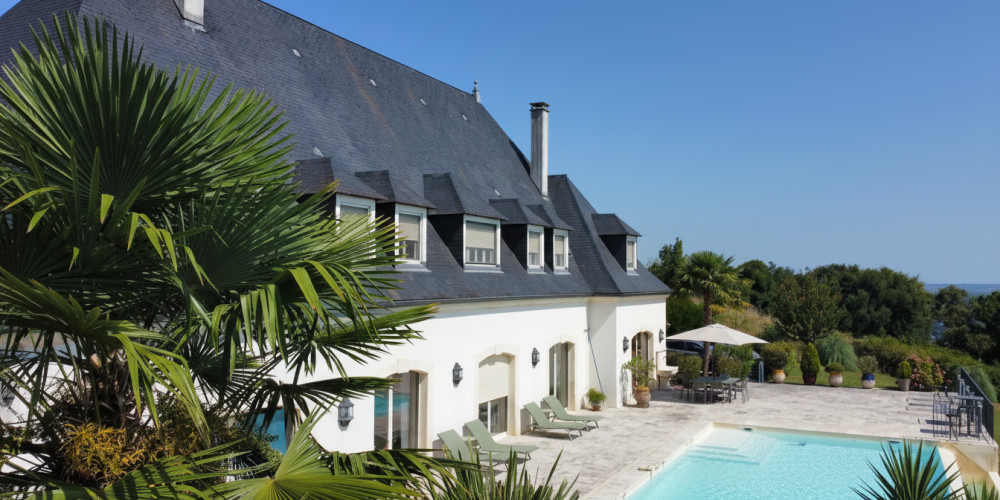 maison à PAU (64000)