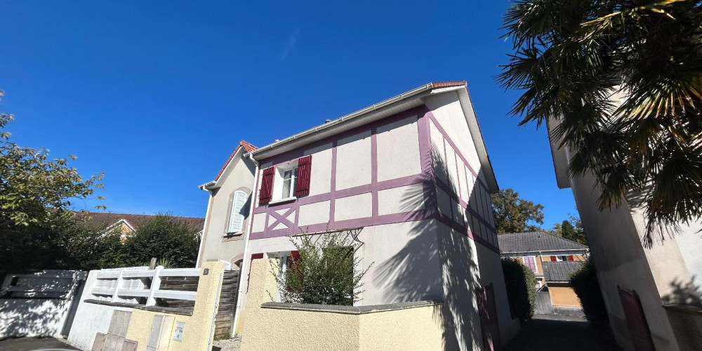 maison à PAU (64000)