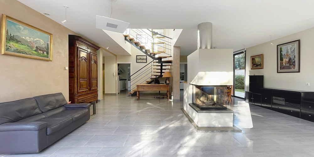 maison à PAU (64000)