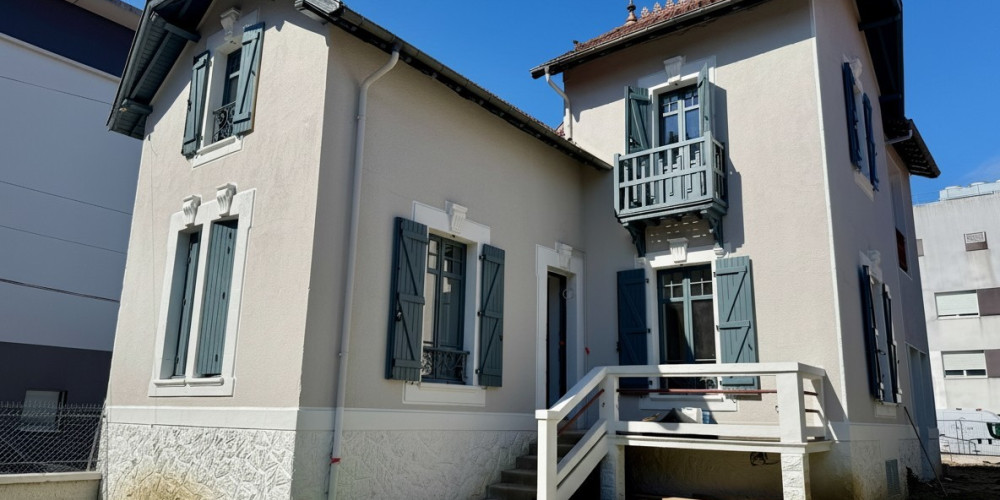 maison à PAU (64000)