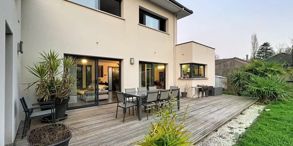 maison à PAU (64000)