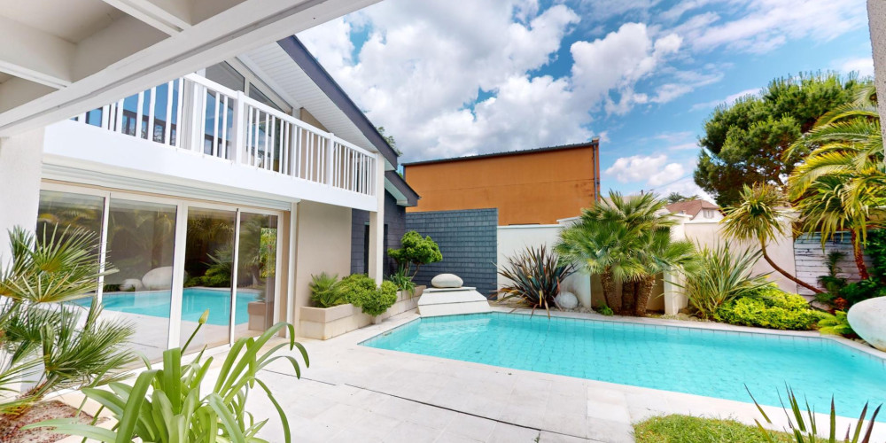 maison à PAU (64000)