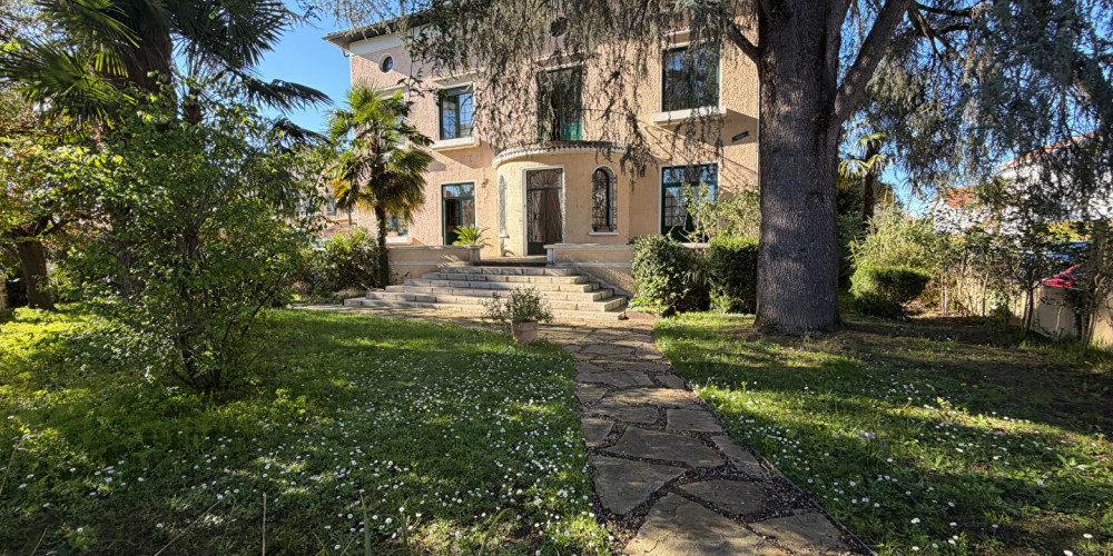 maison à PAU (64000)