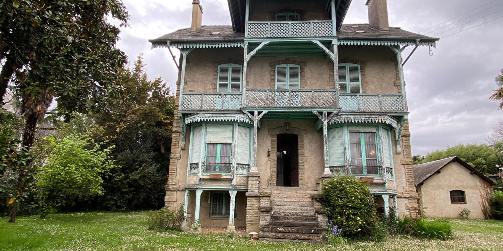 maison à PAU (64000)