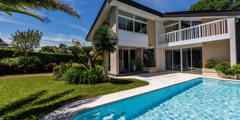 maison à PAU (64000)