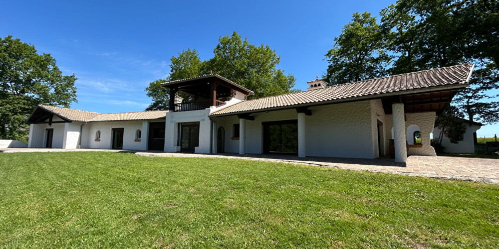 maison à PAU (64000)