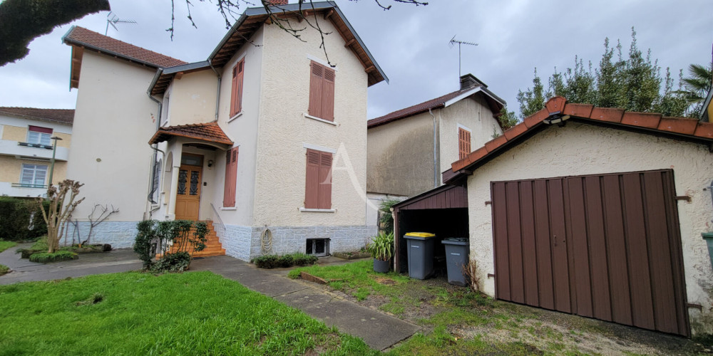 maison à PAU (64000)