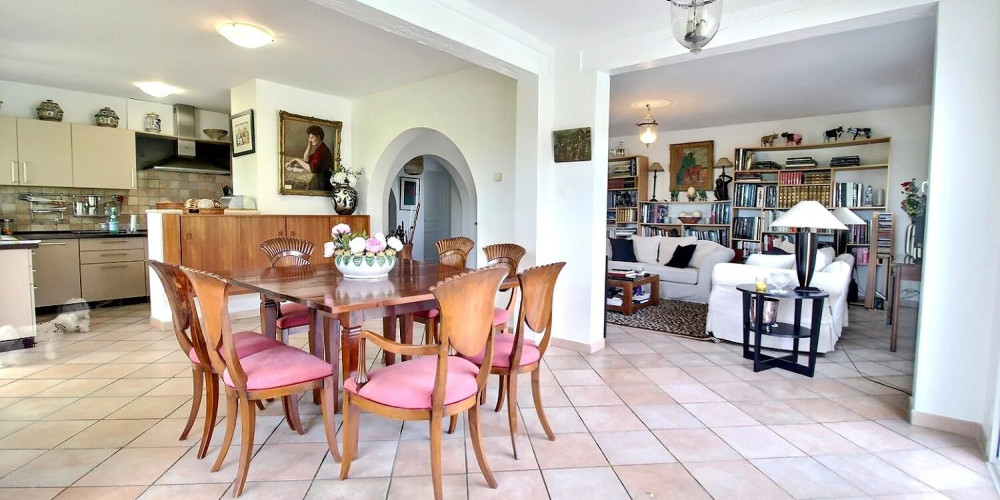 maison à BASSUSSARRY (64200)
