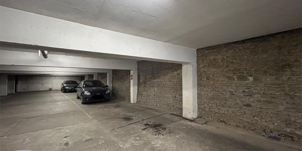 parking à PAU (64000)