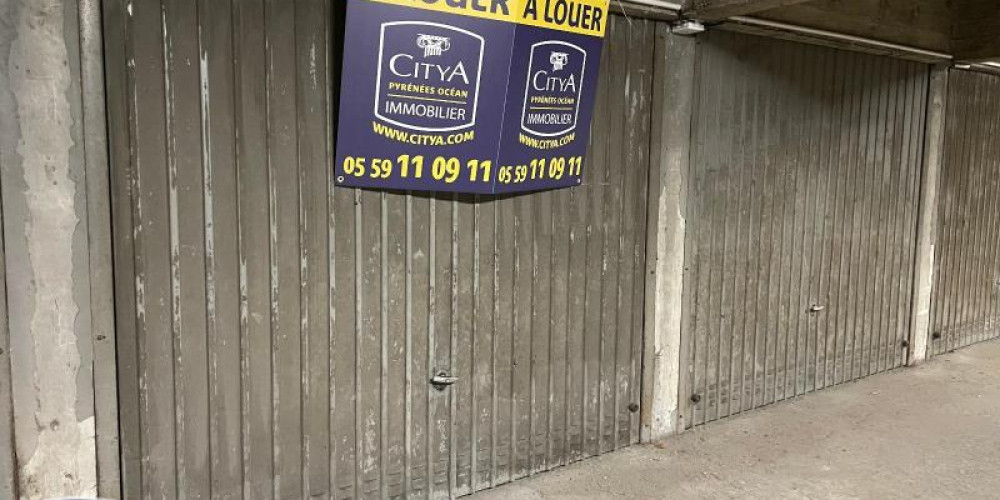 parking à PAU (64000)