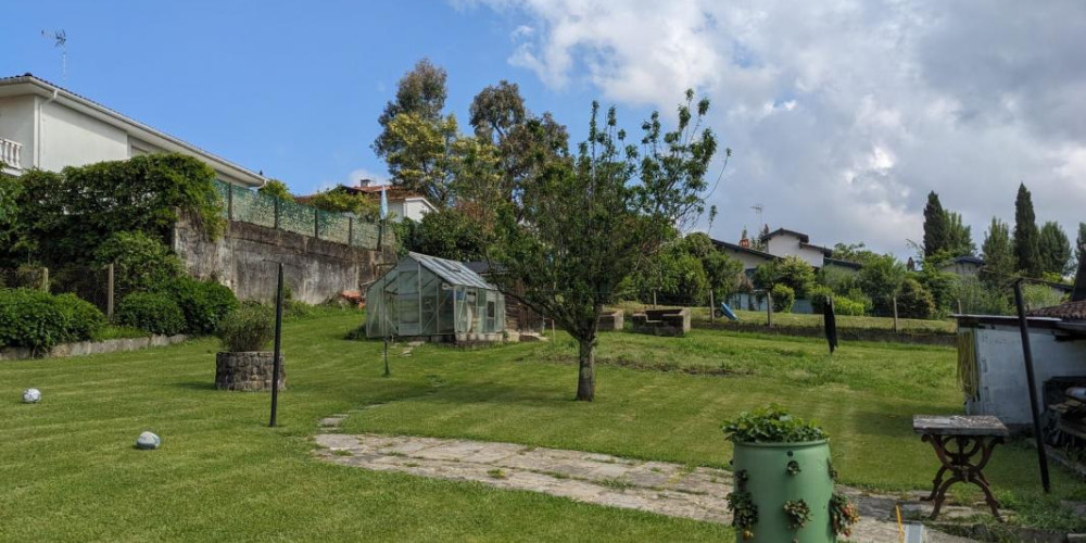 terrain à BASSUSSARRY (64200)