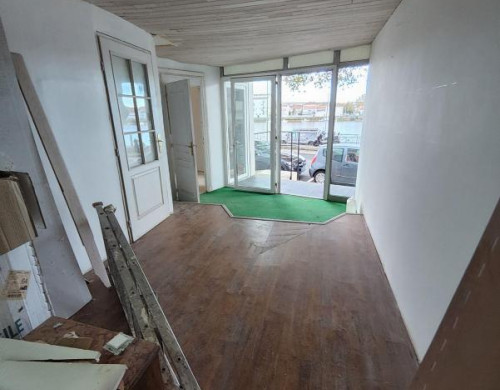 local commercial  BAYONNE