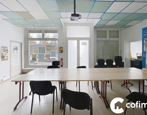 local commercial  PAU